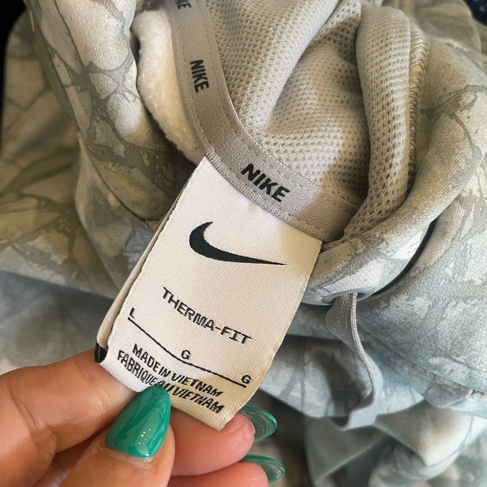 Nike Therma-Fit Light Gray Hoodie - Picture 2 of 6